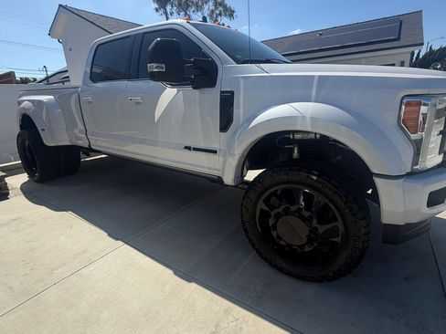 Used 2019 Ford F350 Platinum w/ Platinum Ultimate Package AWD/4WD image 2
