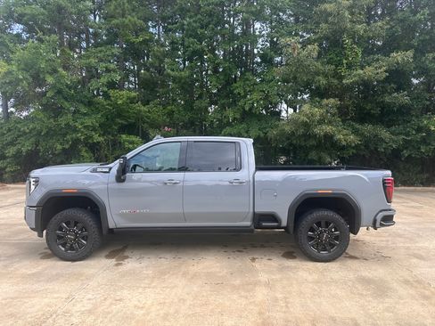 Used 2025 GMC Sierra 2500 AT4 w/ AT4 Premium Plus Package AWD/4WD image 4
