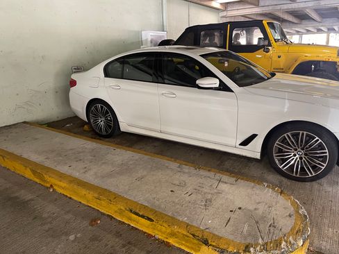 Used 2019 BMW 540i w/ M Sport Package image 2