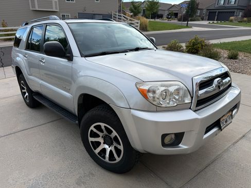 Used 2006 Toyota 4Runner SR5 AWD/4WD image 10