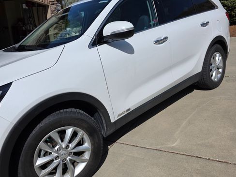 Used 2018 Kia Sorento LX image 2