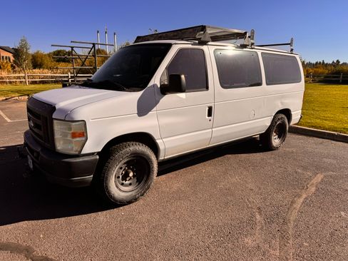 Used 2010 Ford E-150 and Econoline 150 Wagon image 1