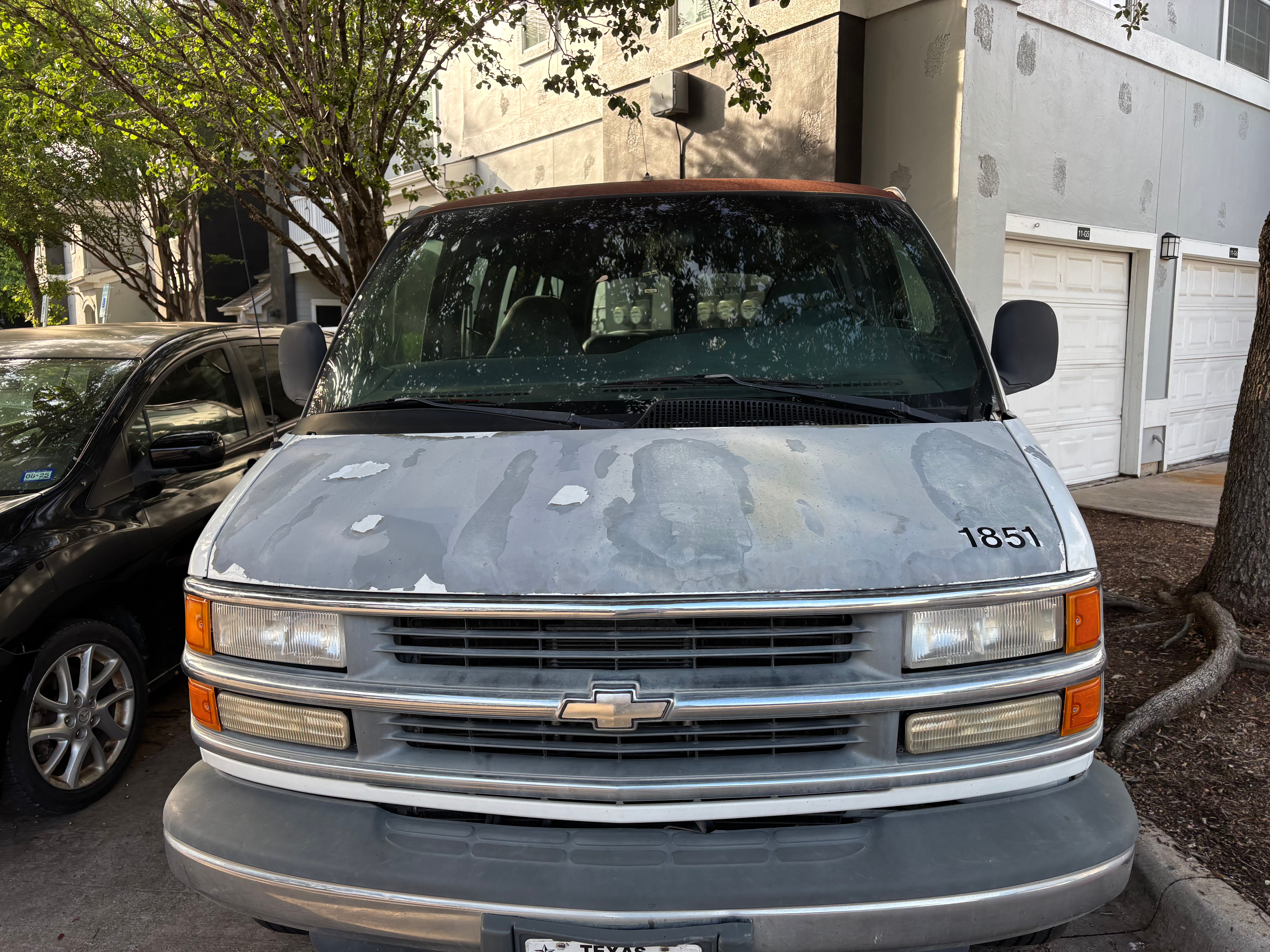 Used 2000 Chevrolet Express 2500 Passenger w/ LS Preferred Equipment Group RWD image 6