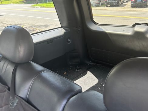 Used 2004 Jeep Grand Cherokee Laredo w/ Cold Weather Group image 16