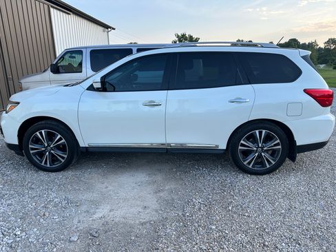 Used 2018 Nissan Pathfinder Platinum AWD/4WD image 5