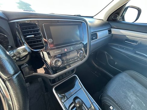 Used 2018 Mitsubishi Outlander SE image 14