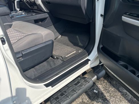 Used 2018 Toyota Tundra SR5 w/ SR5 Upgrade Package AWD/4WD image 23