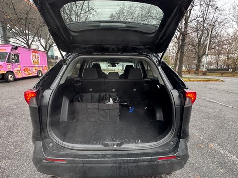 Used 2020 Toyota RAV4 LE image 12