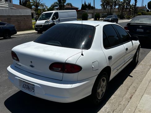 Used 2002 Chevrolet Cavalier Sedan FWD image 4
