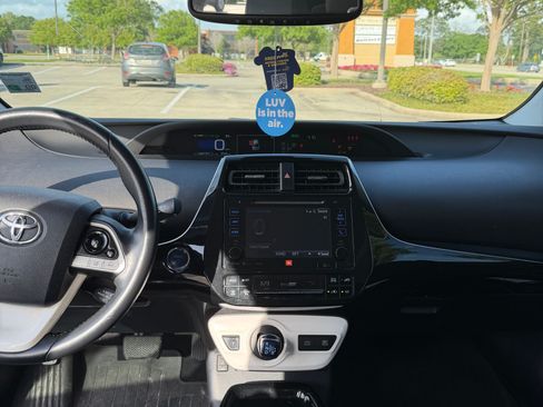 Used 2017 Toyota Prius Four w/ Advanced Technology Package image 13