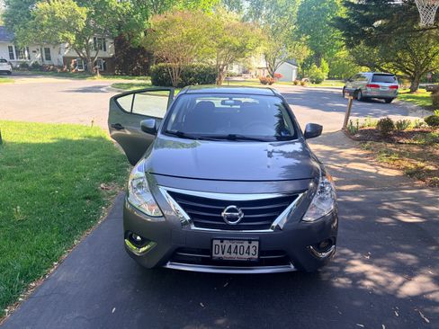 Used 2016 Nissan Versa S Plus FWD image 2