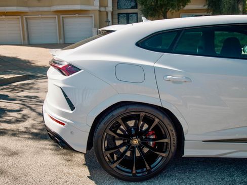 Used 2021 Lamborghini Urus image 11