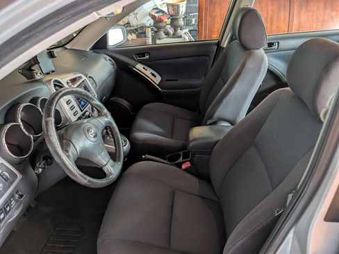 Used 2006 Toyota Matrix image 2