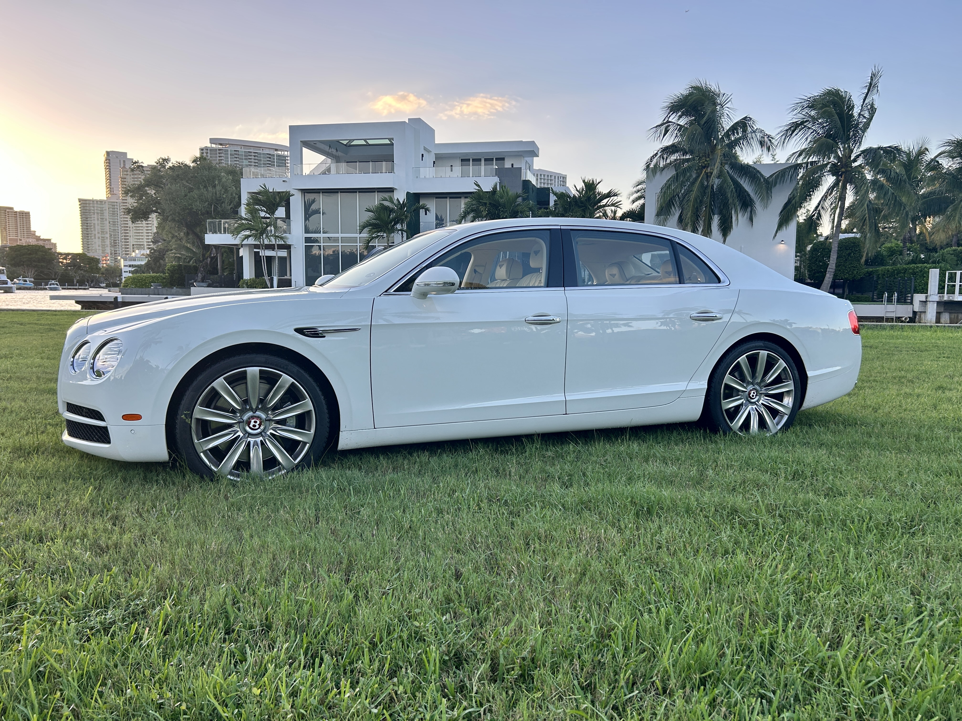 Used 2016 Bentley Flying Spur V8 AWD/4WD image 1