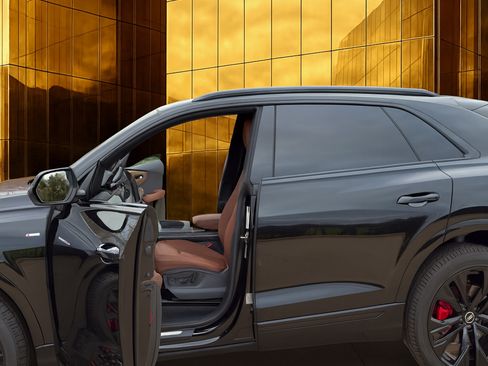 Used 2025 Audi Q8 Premium Plus image 6