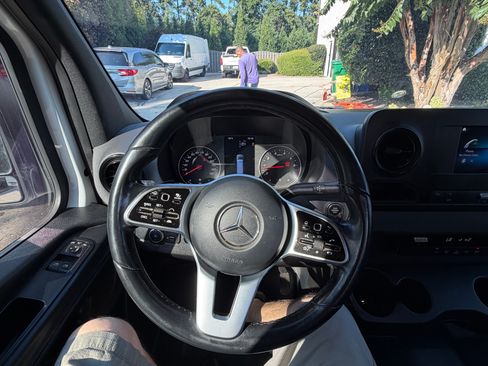 Used 2022 Mercedes-Benz Sprinter 1500 image 27