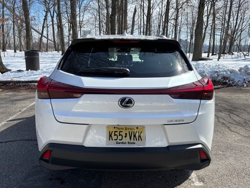 Used 2022 Lexus UX 200 w/ Accessory Package (Z1) image 12