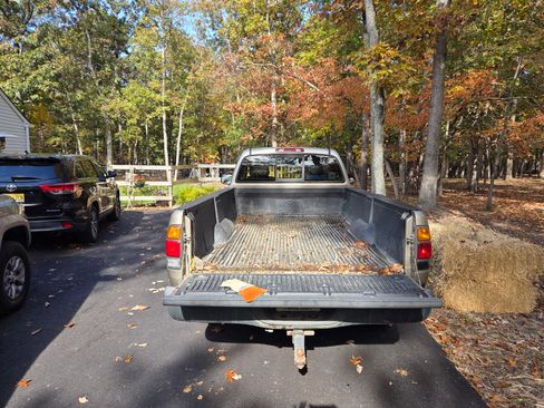 Used 2002 Toyota Tundra 2WD Regular Cab image 9