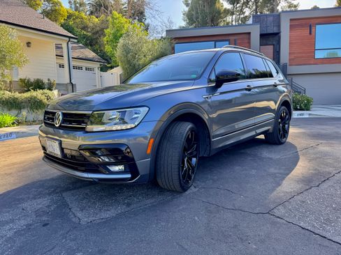 Used 2020 Volkswagen Tiguan SE R-Line image 1
