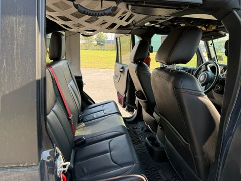 Used 2018 Jeep Wrangler Unlimited Rubicon image 10