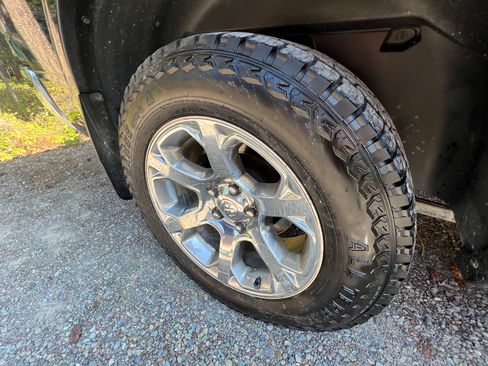 Used 2017 RAM 1500 Laramie image 27