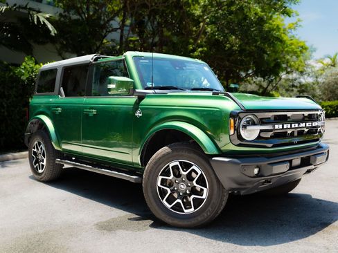 Used 2023 Ford Bronco Outer Banks image 1