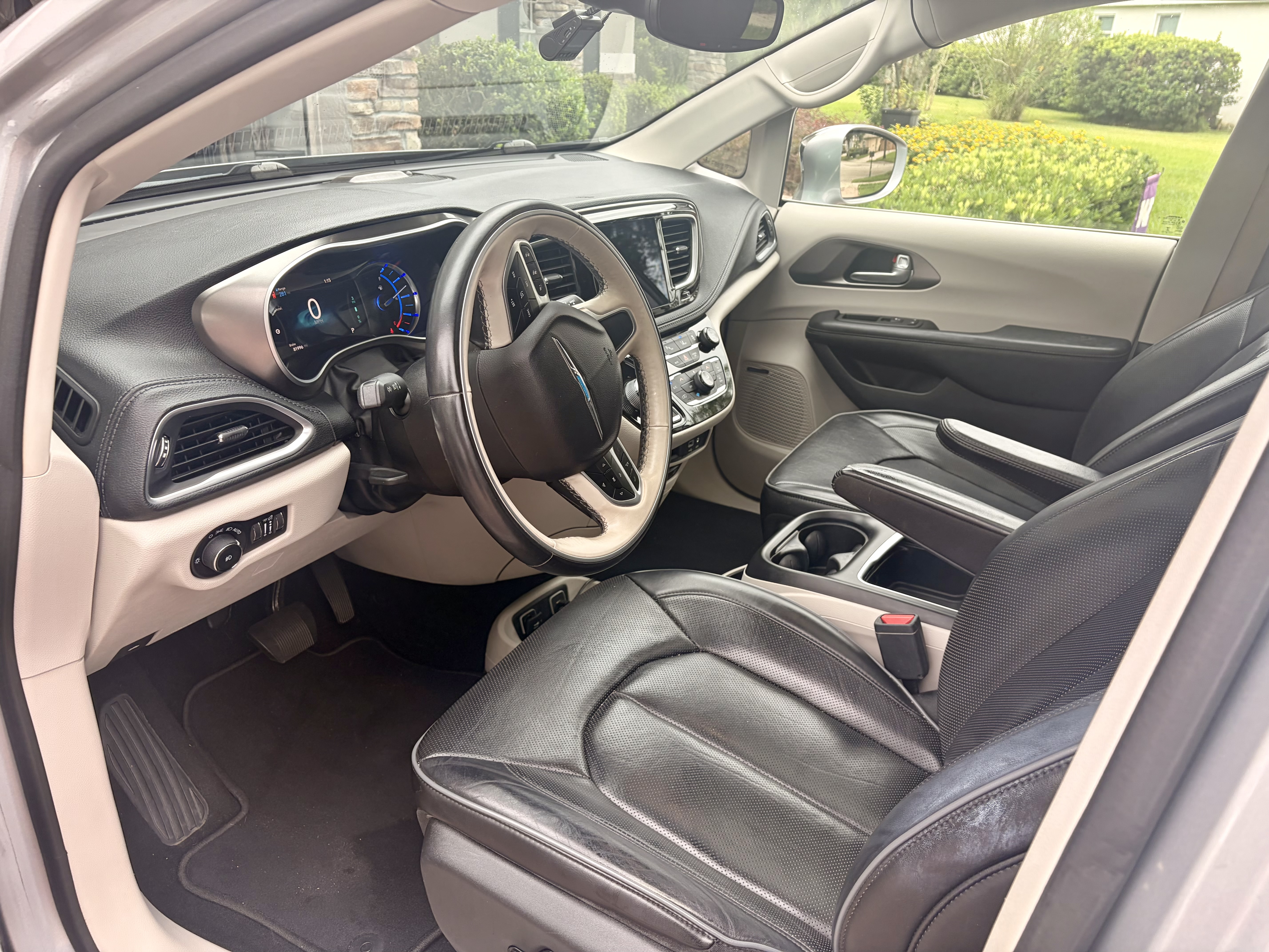 Used 2018 Chrysler Pacifica Limited w/ Advanced Safetytec Group FWD image 9