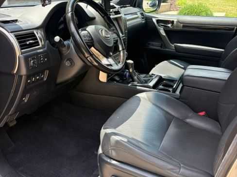 Used 2021 Lexus GX 460 Premium w/ Premium Package AWD/4WD image 11