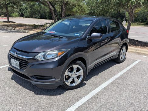 Used 2017 Honda HR-V LX image 1