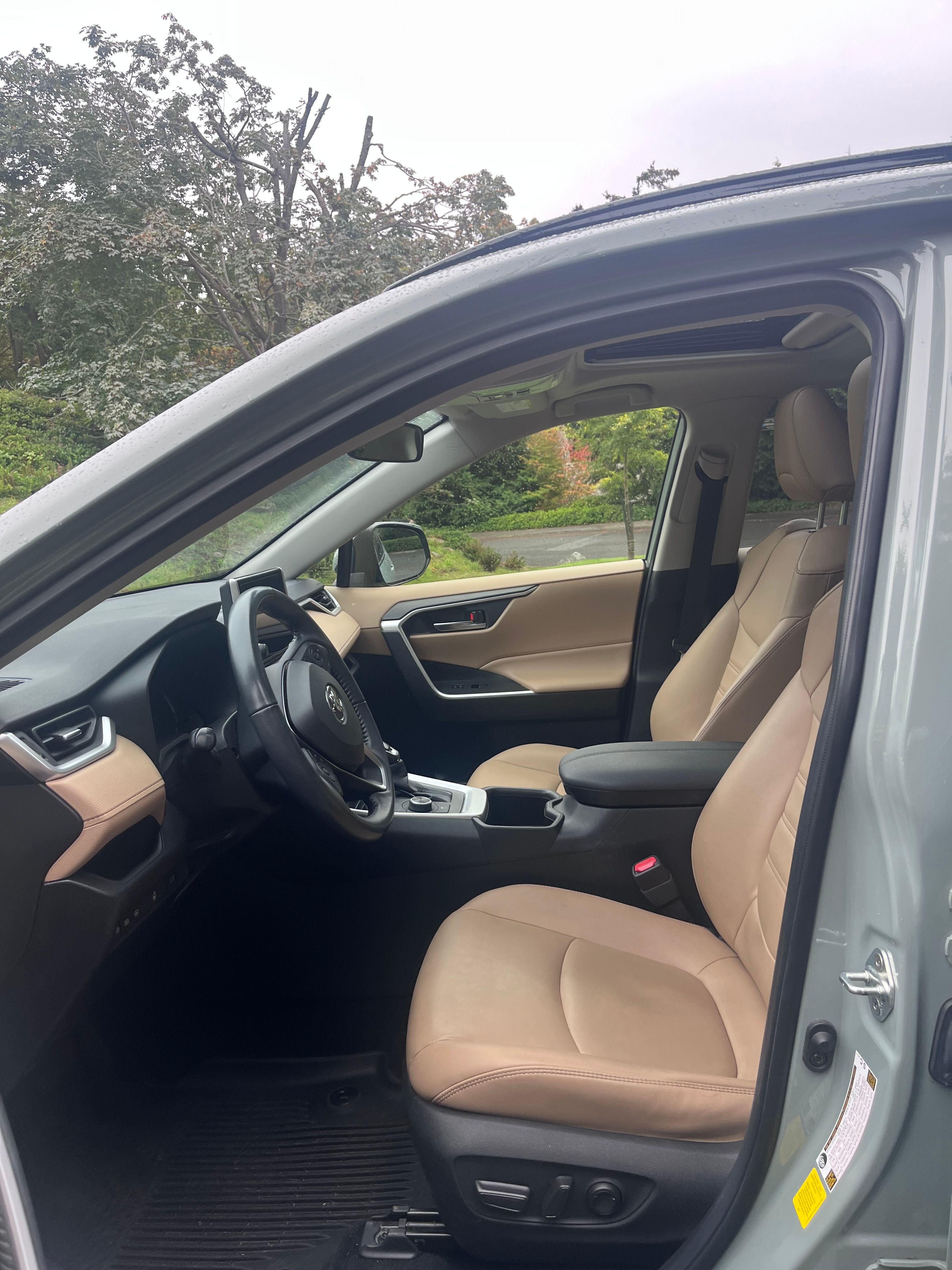 Used 2023 Toyota RAV4 XLE Premium AWD/4WD image 8