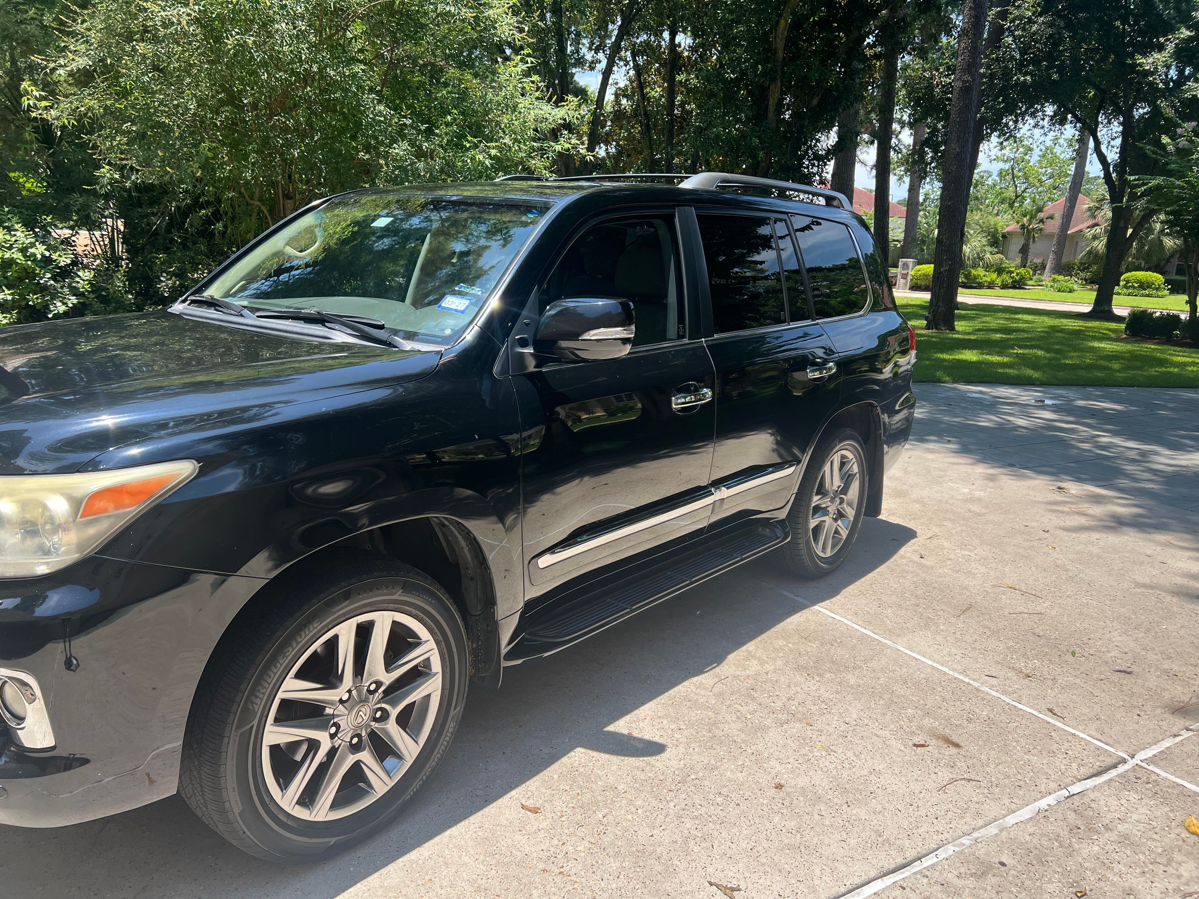 Used 2013 Lexus LX 570 4WD w/ Luxury Pkg w/Pre-crash image 1