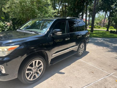 Used 2013 Lexus LX 570 4WD w/ Luxury Pkg w/Pre-crash image 1