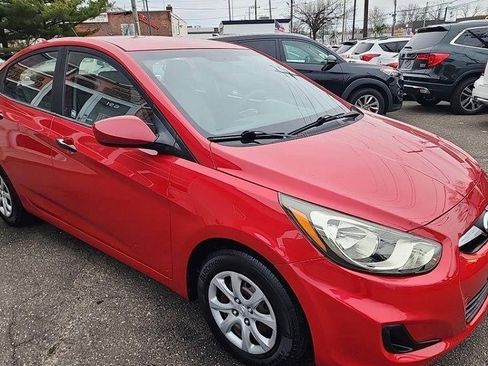 Used 2012 Hyundai Accent GLS FWD image 8