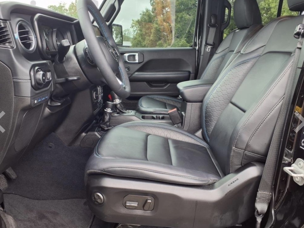 Used 2024 Jeep Wrangler High Altitude AWD/4WD image 9