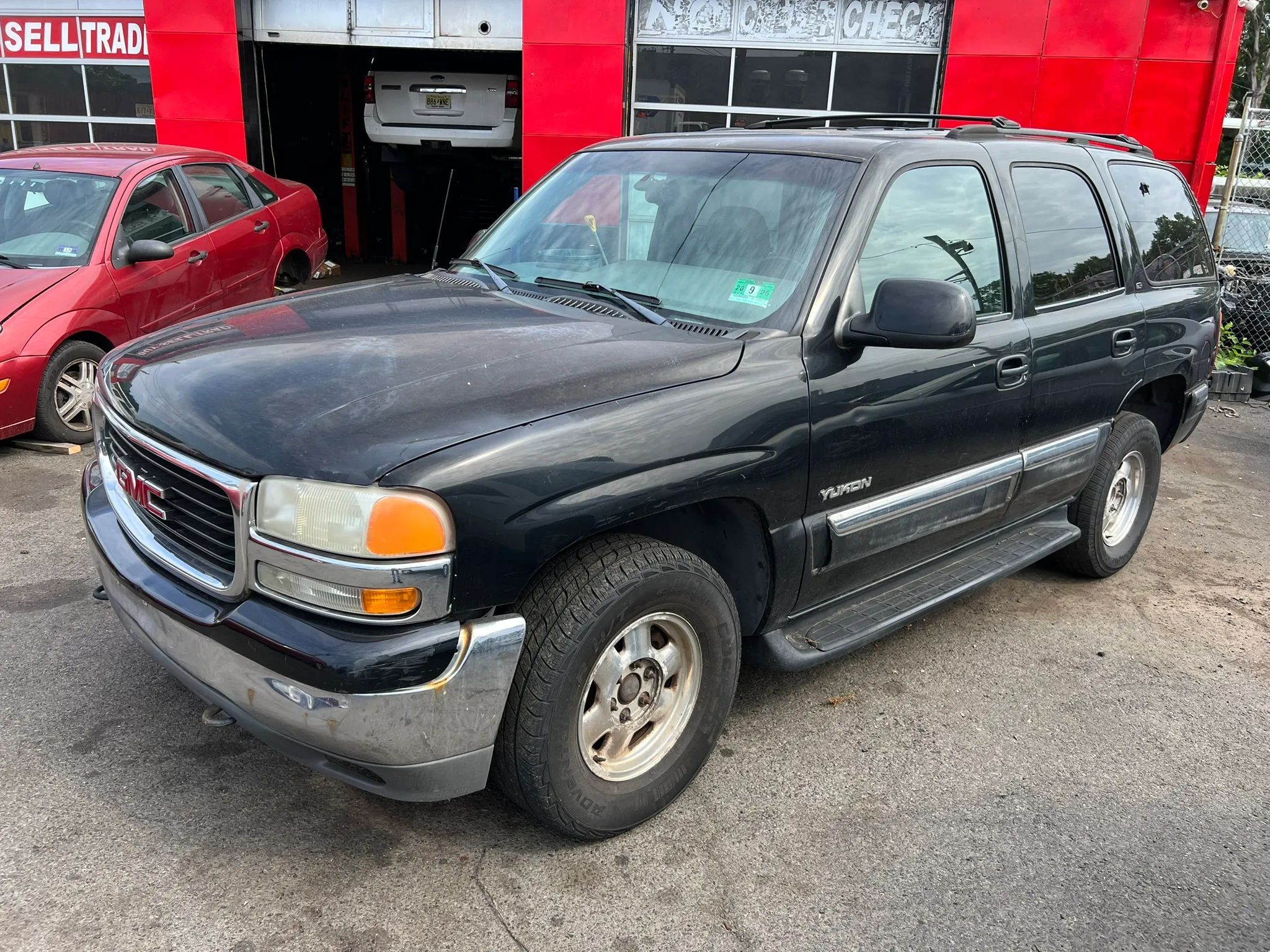 Used 2001 GMC Yukon SLT AWD/4WD image 1