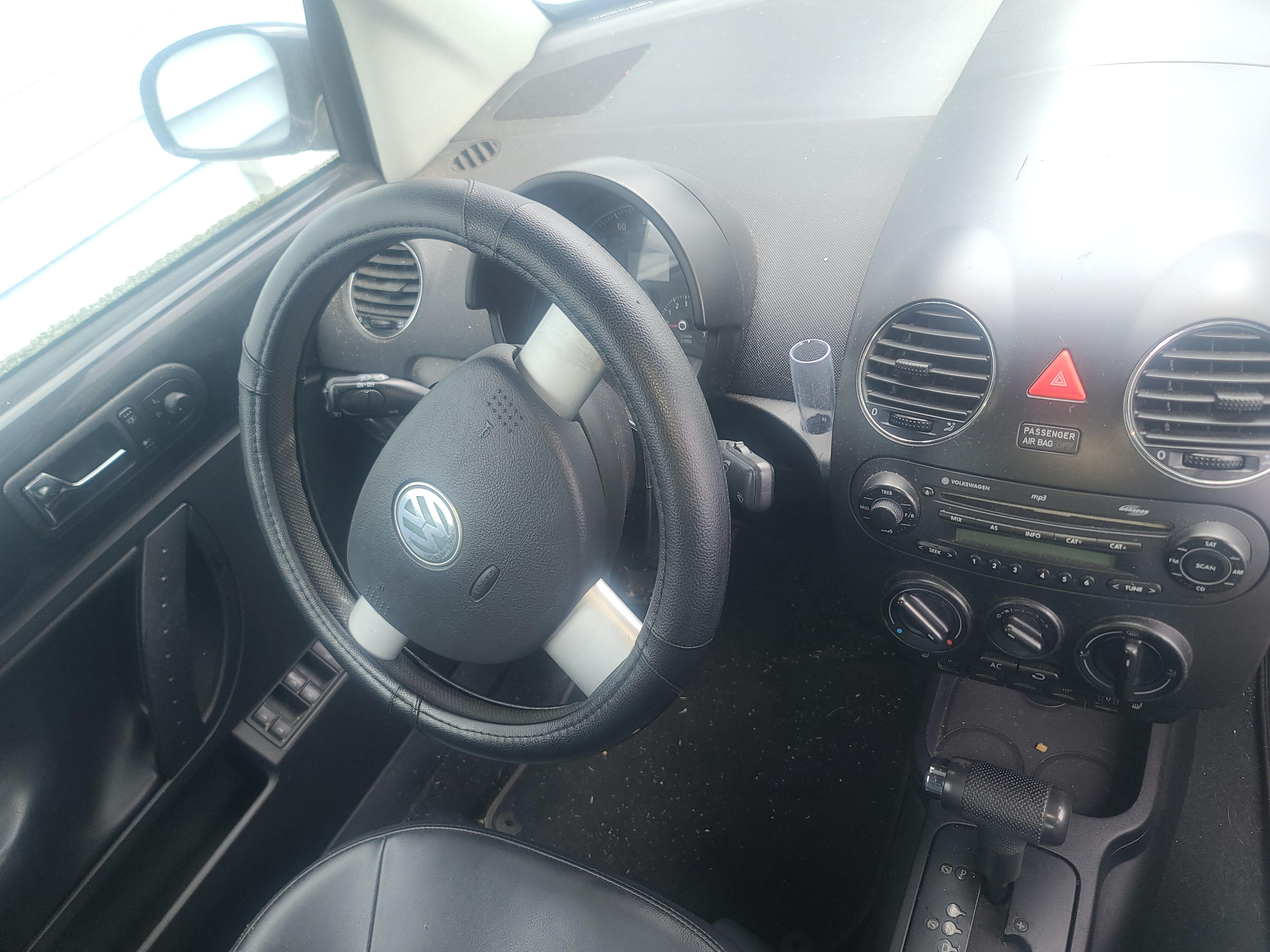 Used 2007 Volkswagen Beetle Convertible w/ Package 1 FWD image 8