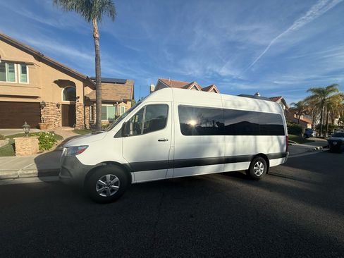Used 2019 Mercedes-Benz Sprinter 2500 image 4