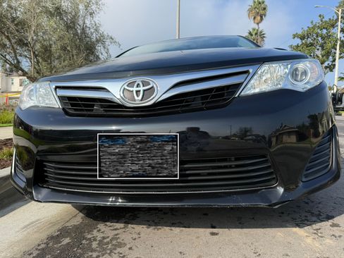 Used 2014 Toyota Camry LE image 5