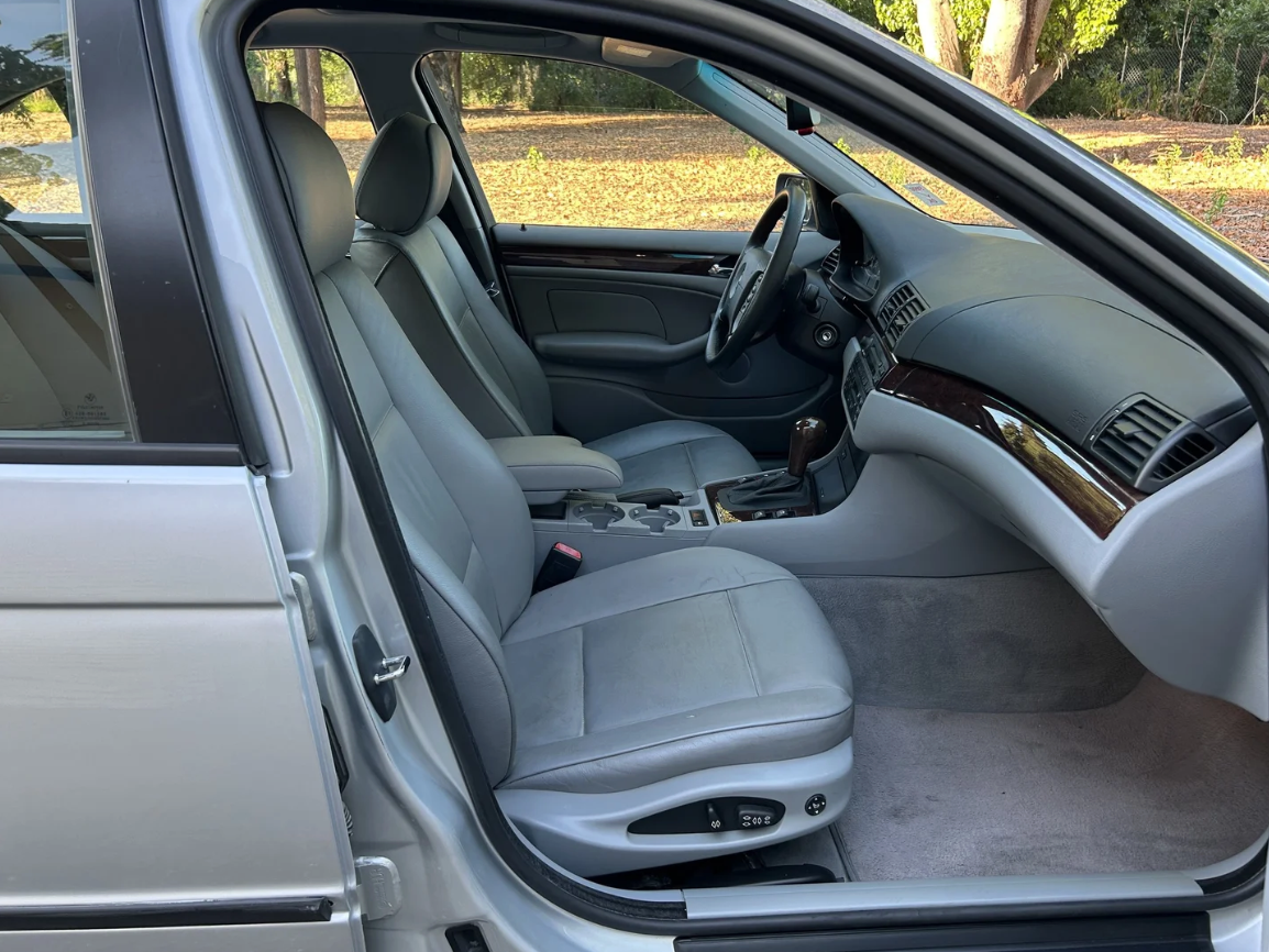 Used 2005 BMW 325i Sedan RWD image 4