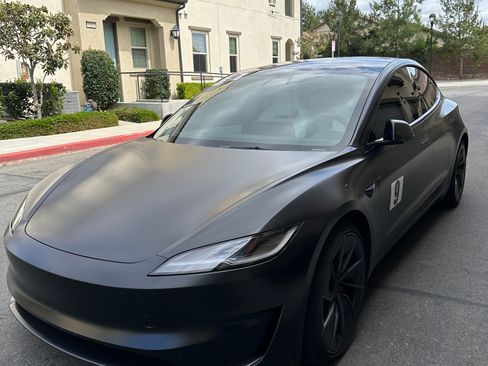 Used 2024 Tesla Model 3 Performance image 2