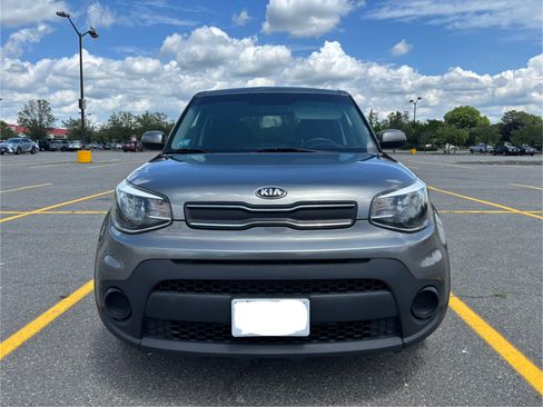 Used 2019 Kia Soul w/ Convenience Package FWD image 2