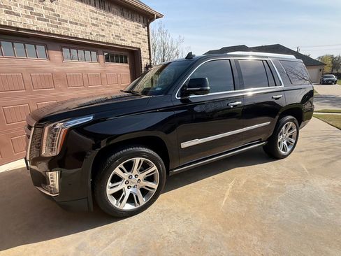 Used 2019 Cadillac Escalade Premium Luxury AWD/4WD image 2