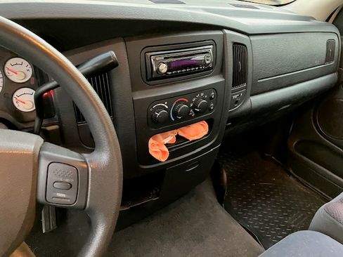 Used 2005 Dodge Ram 1500 Truck SLT RWD image 10