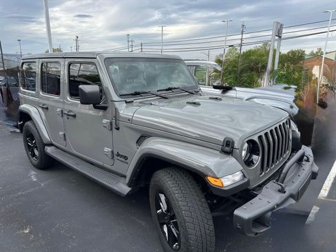 Used 2022 Jeep Wrangler Unlimited Sahara image 2