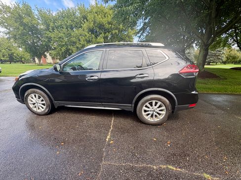 Used 2018 Nissan Rogue SV AWD/4WD image 2