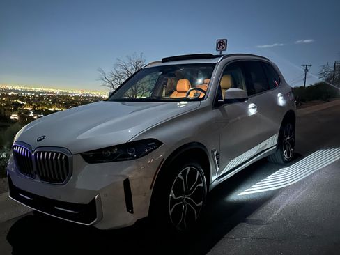 Used 2024 BMW X5 sDrive40i w/ Premium Package image 1