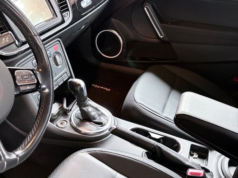 Used 2013 Volkswagen Beetle 2.5 image 6