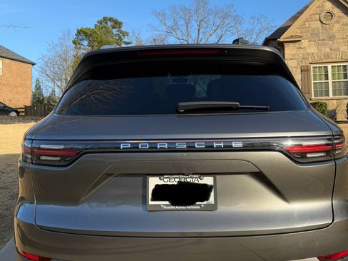 Used 2021 Porsche Cayenne image 10