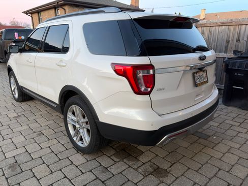 Used 2016 Ford Explorer XLT w/ Equipment Group 202A image 5