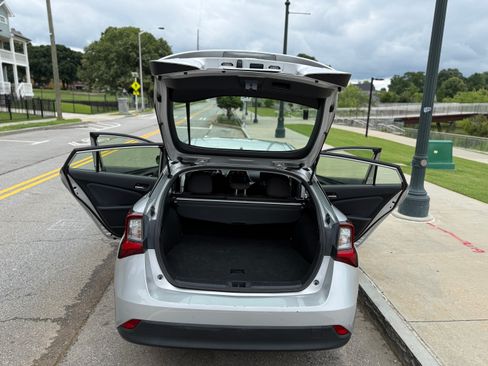 Used 2021 Toyota Prius LE FWD image 9